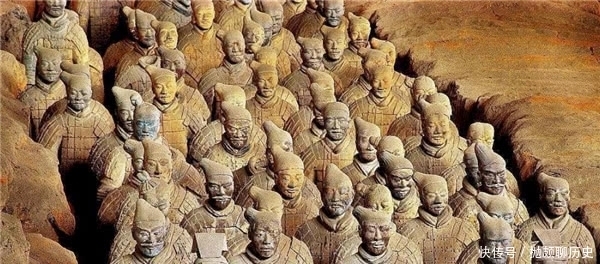  烧制|兵马俑真是用真人烧制？一尊兵马俑裂开后，千古谜题终于天下大白