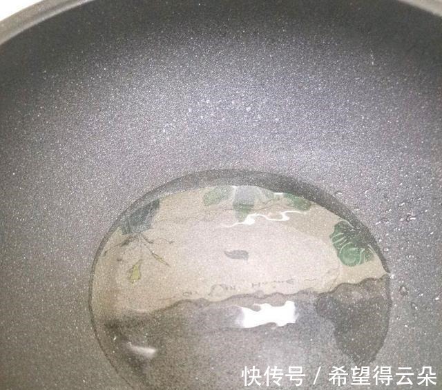 维生素b1|3块钱就能做的蚝油金针菇,香辣开胃,做法简单,10分钟就上桌!