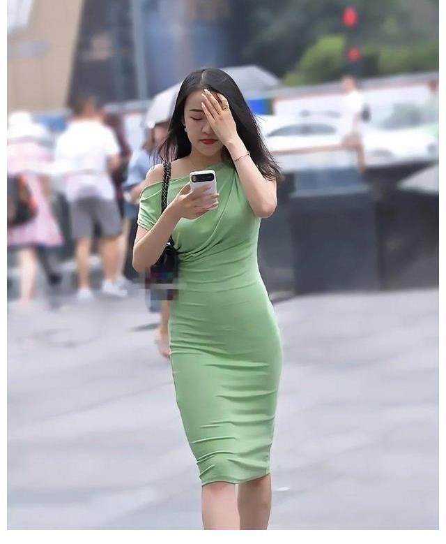 裤子 美而不凡的连衣裙穿搭可爱有气质，个性与气质并存，举止优雅