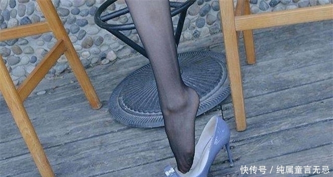 浅口 尖头浅口设计修饰脚部线条,无形中释放女性妩媚气质