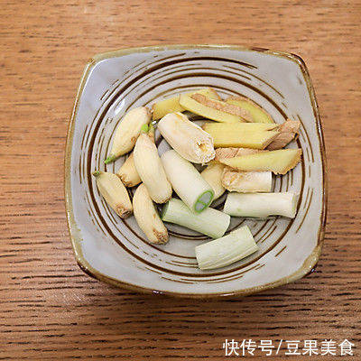 老少皆宜|#一口新年味，全家享佳味# 陈皮糖醋排骨