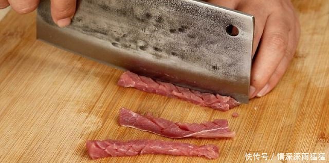 糖醋里脊的家常做法,学会挂糊技巧和糖醋比例,一锅都不够吃