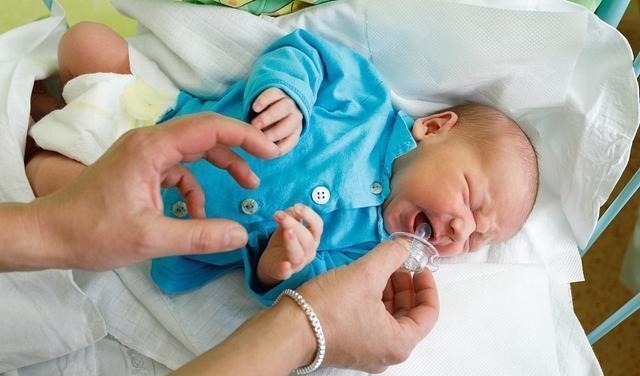 精子|俩姐妹同时生娃，宝宝却出奇的像，亲子鉴定后俩人从此“绝交”