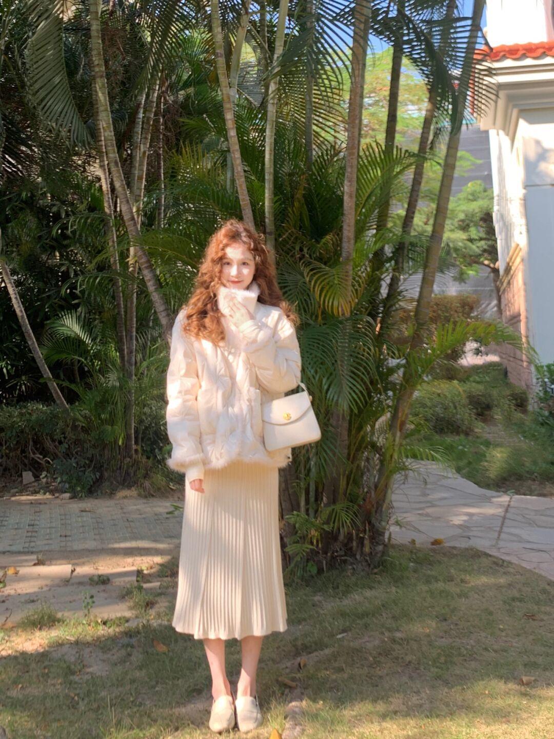 真正优雅的女人,冬季都穿“羽绒服”,这些造型适合普通人借鉴