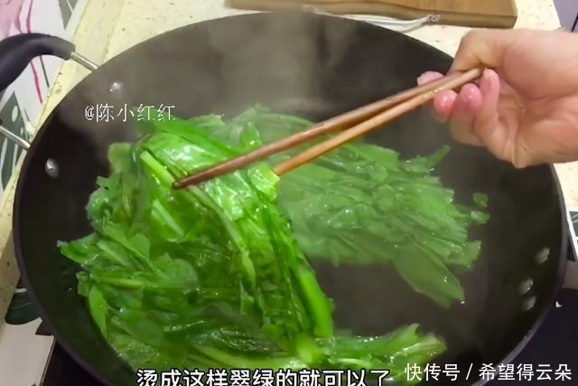 油麦菜不一样的吃法,好吃又简单,清淡爽口,我家经常这样做