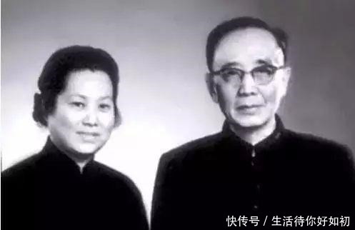 郭沫若|郭沫若去世后, 妻子整理遗物发现了个秘密, 随即选择了上吊!