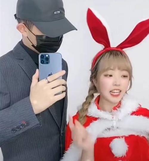 网红郝一点美颜太严重,吃饭时筷子扭曲,小七也露脸并摘掉墨镜