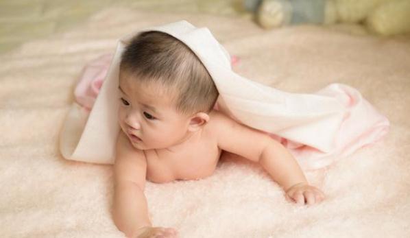 陈女士|宝宝越早学会翻身、爬行、走路,就越聪明?家长别太心急