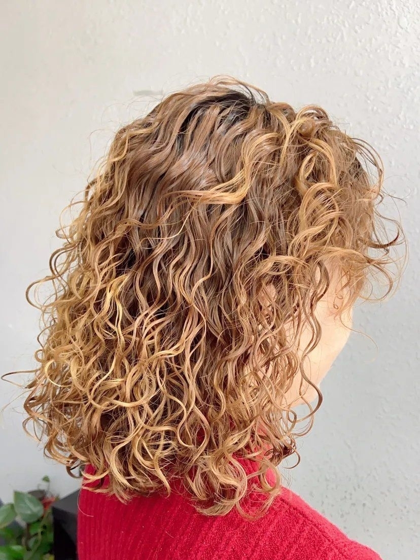 造型 2022发型怎么整?烫卷卷最洋气,好处多多不要错过