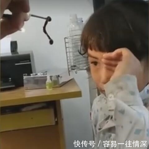 活虫子|奇闻:医生从小女孩鼻子里取出一条活虫子,女孩看见后一脸淡定