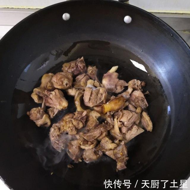 鸭肉|薏米海带炖老鸭，汤汁清淡，鸭肉软烂