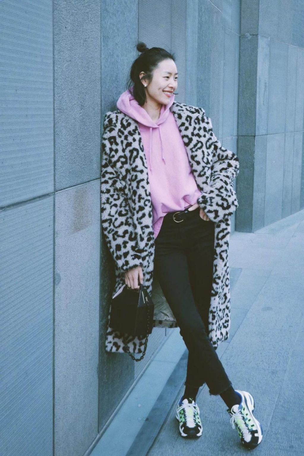 大衣和平底鞋才是秋冬里的“绝配”!舒适减龄还时髦,真叫人上头