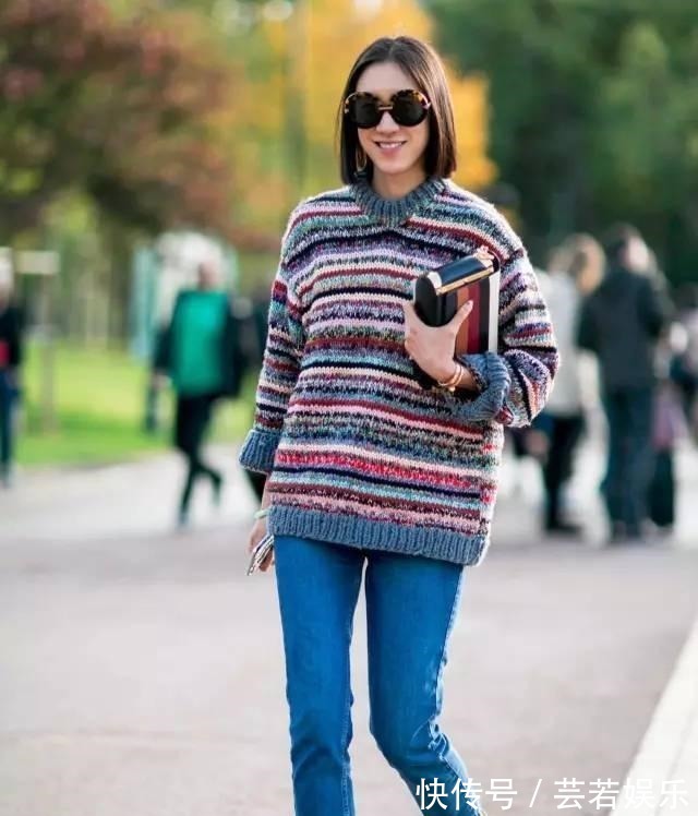 明星 小白鞋已经失宠了,今年流行“1+1鞋”,时尚显高,明星都上头了!