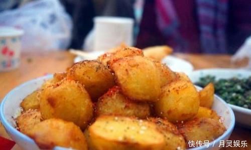 玉米淀粉|土豆这样做太香了,不炒不烤也不煎,个个都空心,出锅就抢着吃