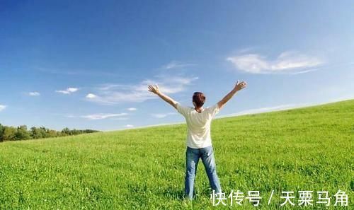 中老年人|人一天走多少步才不伤膝盖？听从2个建议，放心走吧