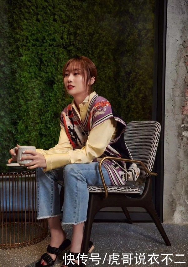 40岁女人怎样穿才时尚？针织马甲当外套，减龄又实用又好穿