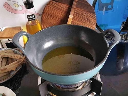 韩国游客在中国,这应该是穷人吃的吧中国网友这个不便宜