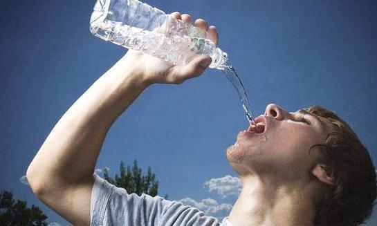 养生|早上起床空腹喝一杯水到底养不养生?提醒要注意4点,你喝对了吗