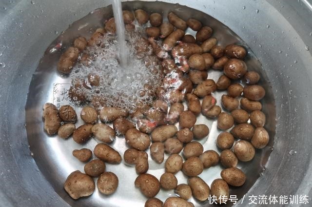 冬天,不吃肉也要吃它,蒸一蒸就好,大人孩子都爱吃,可惜不懂吃
