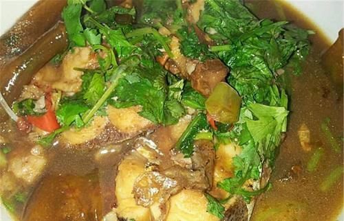 无论炖什么鱼，都不能放这2种调料，不然鱼腥味更重！