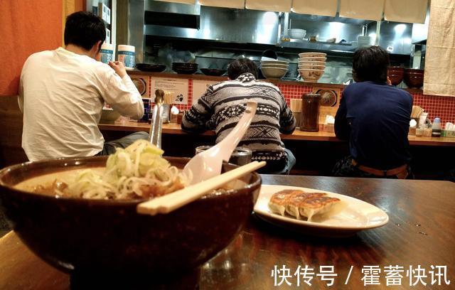 宝妈|''妈妈,我碗里有头发'',2位妈妈的不同反应,影响孩子一生