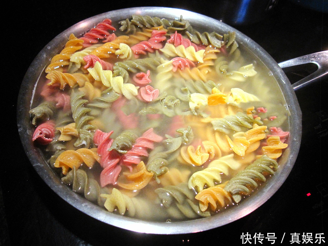 一到冬天,我家面条就要换种新吃法,不蒸不煮也不炒,却比肉还香