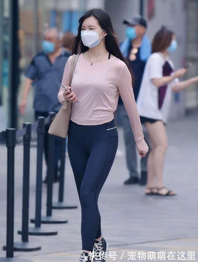 身材 选择运动装的时尚女生,教科书式穿搭示范,舒适耐看又显身材!