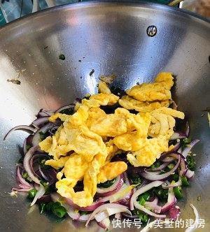 家常鸡蛋菜谱,香喷喷的洋葱炒鸡蛋,简单美味营养,吃不够