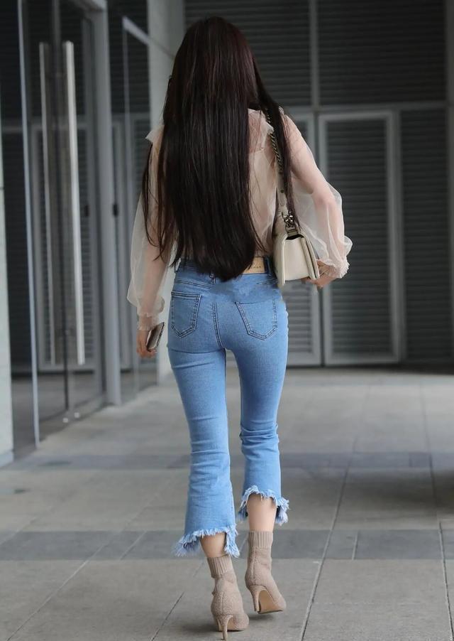 款式|有了“喇叭裤”的点缀, 既减龄又舒适, 潮人都爱这么穿!