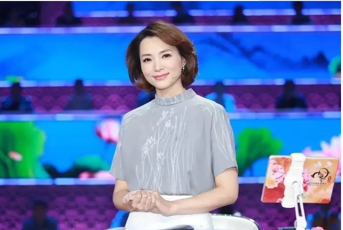 董卿|央視一姐董卿,連續4年缺席春晚,背后的原因究竟是什么