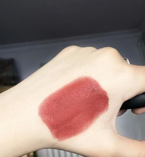 枫叶色|热门的“枫叶色”是哪几只?这些口红颜色特别适合黄皮使用更显白