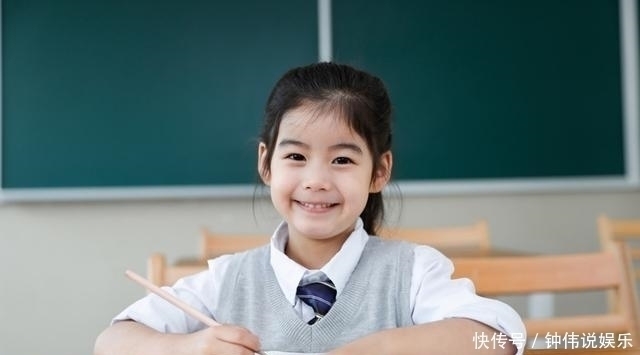 作业|8岁女孩作业写成“印刷体”,爆红网络,网友:强迫症都被治好了
