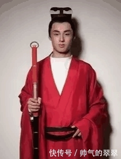 拔剑|对于霸气修长的汉代长剑, 古人都是怎么佩戴才能让自己更迅速拔出剑?