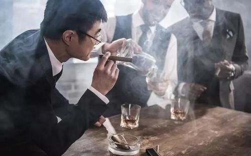  湿热体质|皮肤油腻，毛孔粗大，啤酒肚怎么办？解决这个问题才是根源