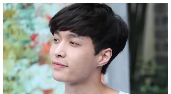 节目|张艺兴：上节目后恶评不断，他是如何从顶流变成“老鼠屎”的？