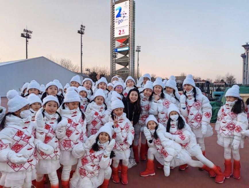 韩语诺|冬奥会“小鸽子”背后的故事：排练中大帮小，休息时看书学习