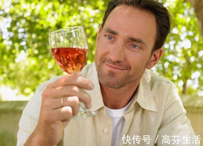 食品|想阻挡糖尿病并发症,5种食物最好一口不碰,或许血糖能降下来