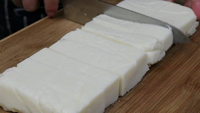 2个鸡蛋,4袋牛奶,教你一个想不到的做法,连吃10天都不腻