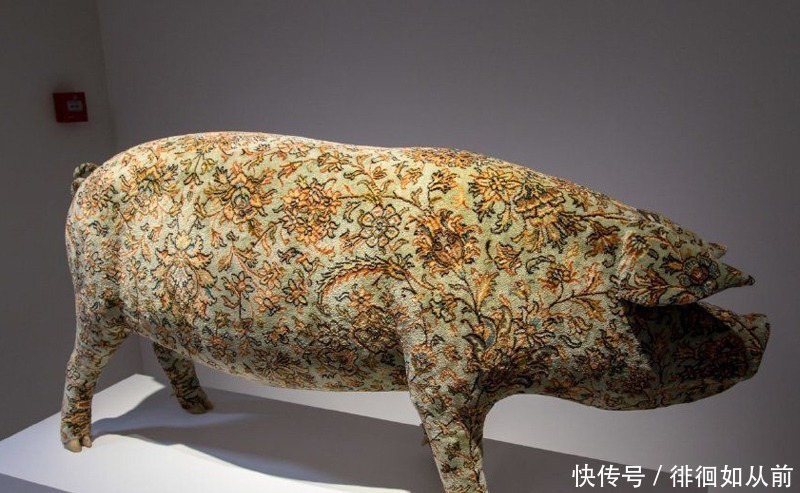 活猪|最残忍的画家给活猪纹身,取下猪皮装裱成画,一幅卖100万