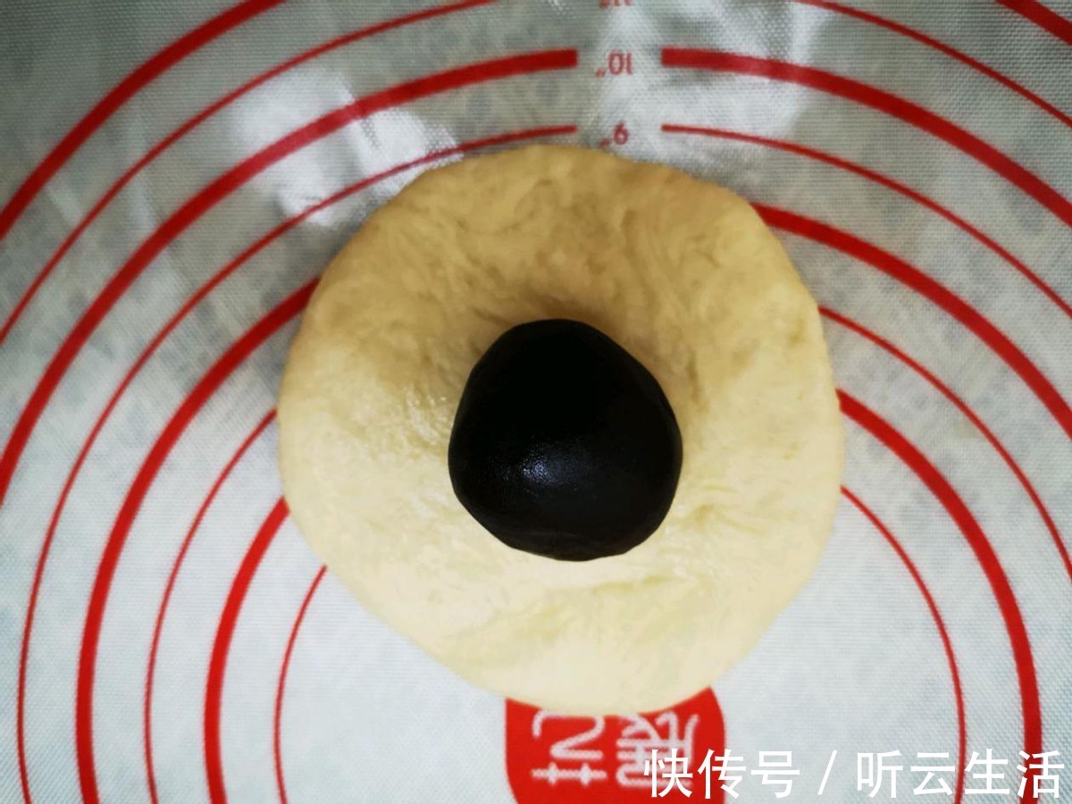 绵白糖|学会做豆沙圈圈面包，再也不用去蛋糕店买了，甜腻浓香真好吃