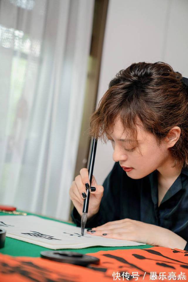 隶书|孙俪在闲暇时练习书法,隶书“心经”看得出书法功底非常强