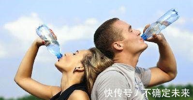 知识|10条超级有趣的冷知识，喝水太多会中毒！