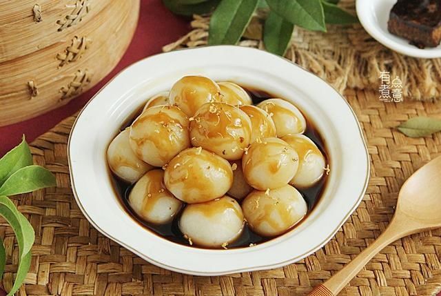 红糖浆|明日秋分，这碱性蔬菜要常吃，去皮煮一煮，淋上红糖浆，软糯香甜