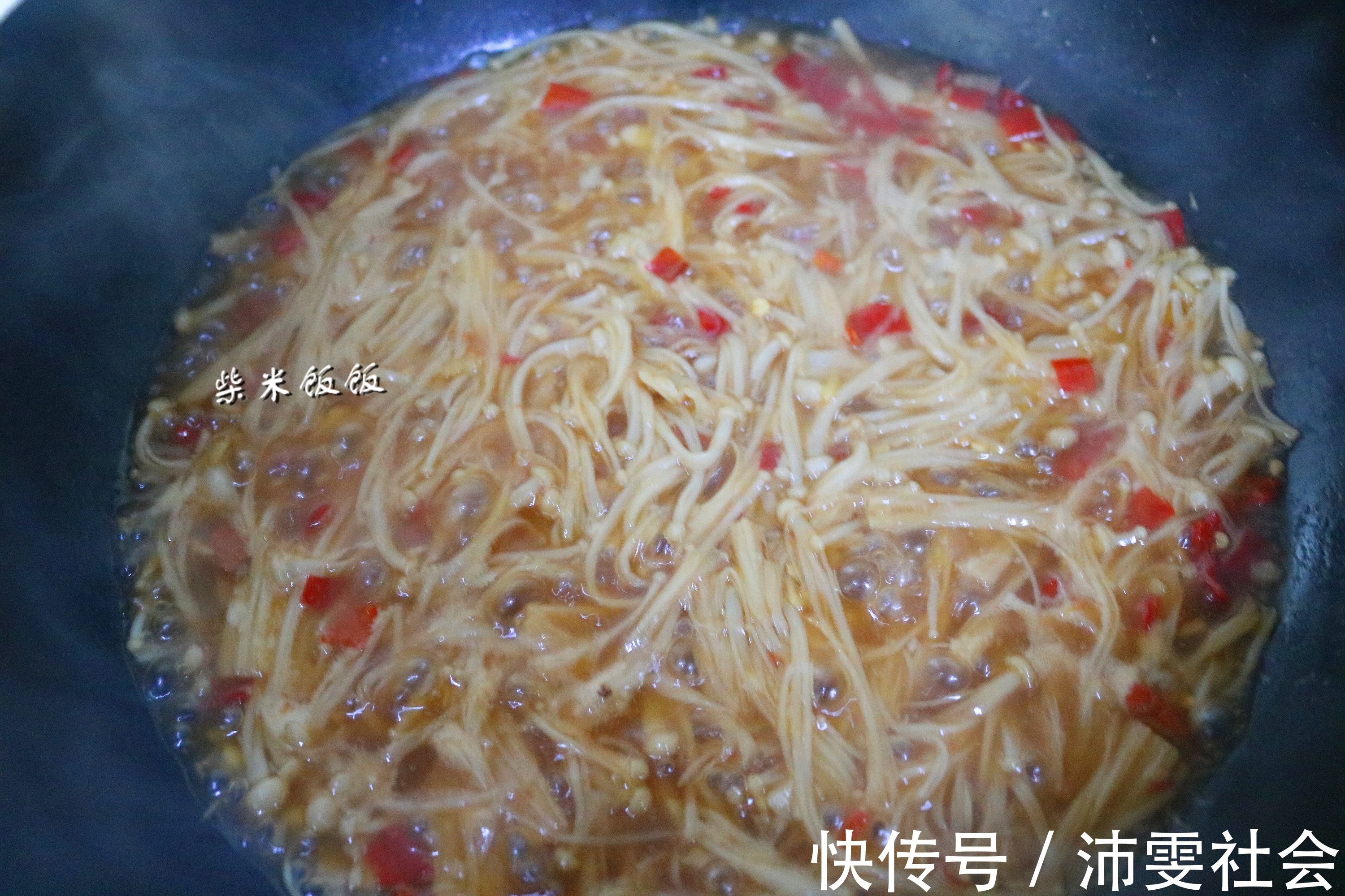 搭配|金针菇，我喜欢这个吃法！煮一煮特别鲜，搭配米饭，连汤汁也不剩