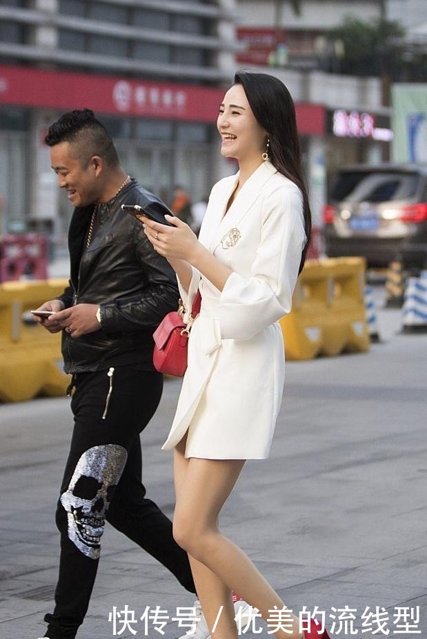 时尚穿搭|紧身裙的时尚穿搭,彰显女性美丽曲线,身材完美