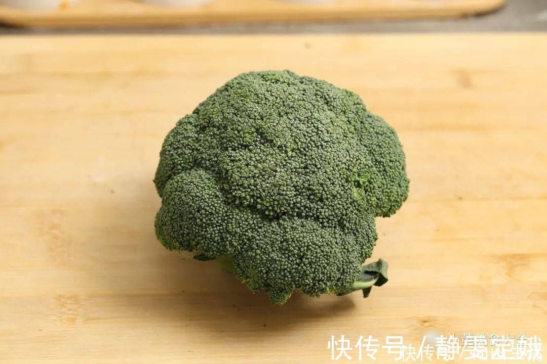 焯水|炒西兰花时,有人焯水,有人直接炒,大厨:都不对,教你正确做法
