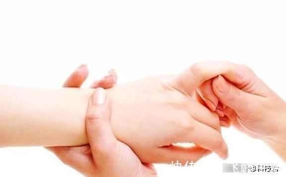 孕晚期|孕晚期4个症状,可能对胎儿的发育不利,孕妇要重视起来