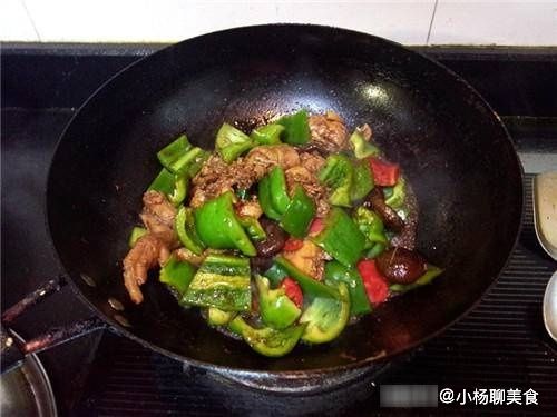 鸡肉饭|它是“最佳拌饭菜”，有它在多吃两碗饭，汤汁浓郁，肉质嫩滑！