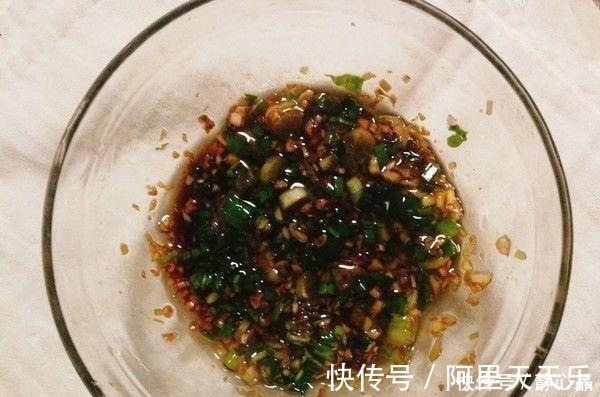 炖鸡时,放这2种调料等于白炖!很多人都不知道,难怪肉柴又腥气