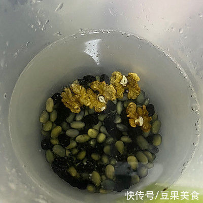 自从学会核桃仁豆浆,我就不想再吃外卖了